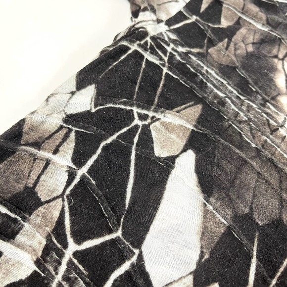 Textured Black and White Top - Picture 4 of 4